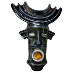A ceramic mask by Danikowski