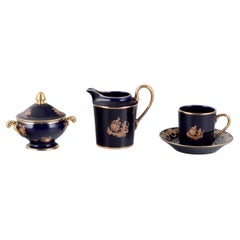 Limoges, Francia. Taza de café, azucarero y cremera de porcelana.