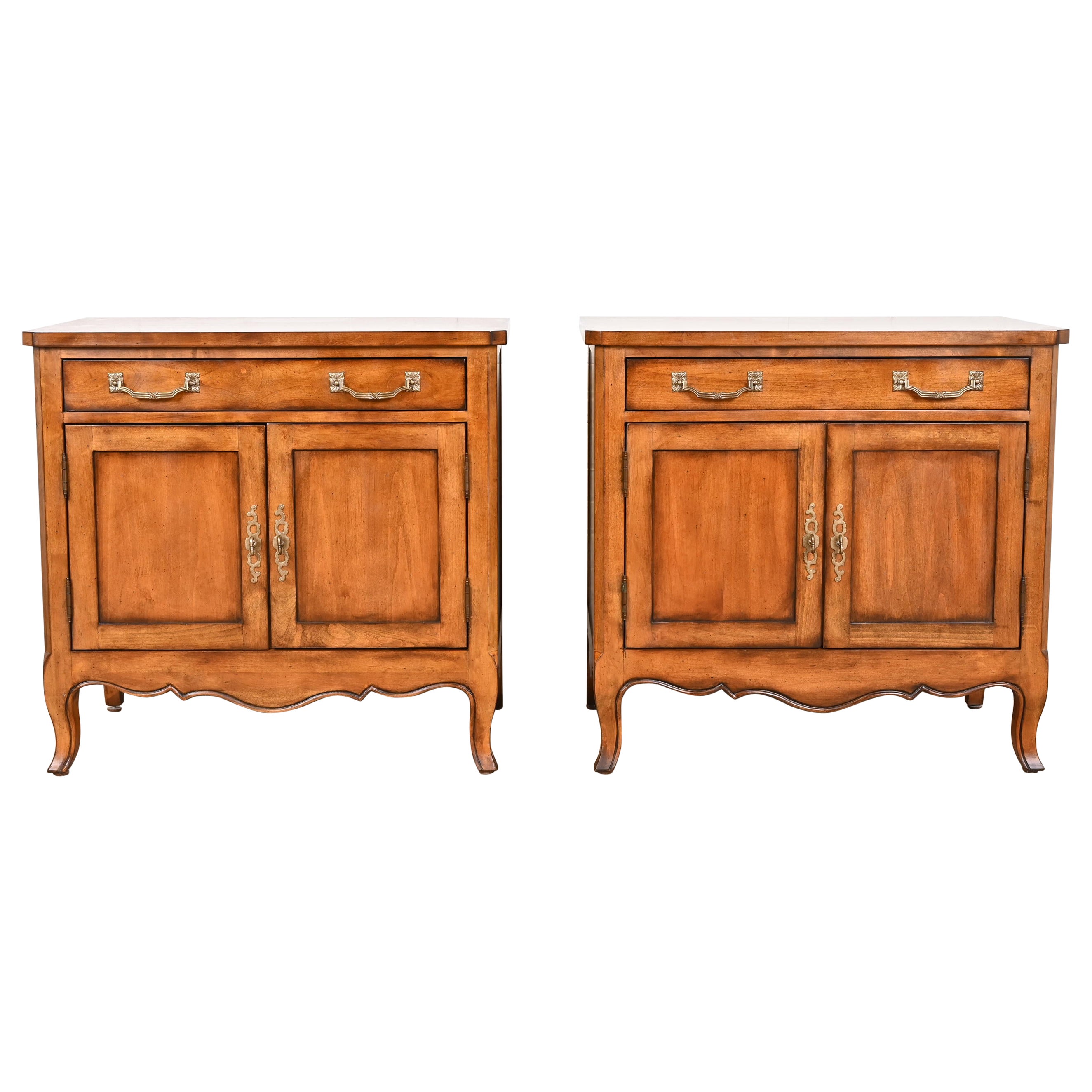 Century Furniture Französisch Provincial Louis XV Kirschbaum Nachttische, Paar