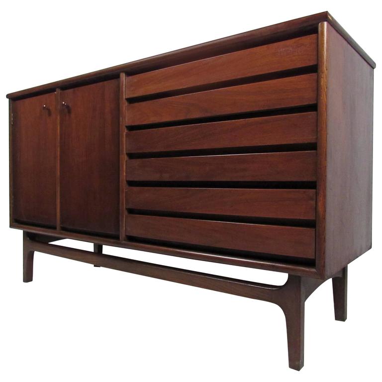 Mid Century Modern Credenza By Stanley Mid Century Modern Credenza By Stanley