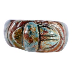 Ancienne bague égyptienne du Nouveau Royaume-Uni en faïence de scarabée 1550 - 1070 avant J.-C