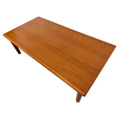Dänischer moderner Vintage-Couchtisch aus Teakholz
