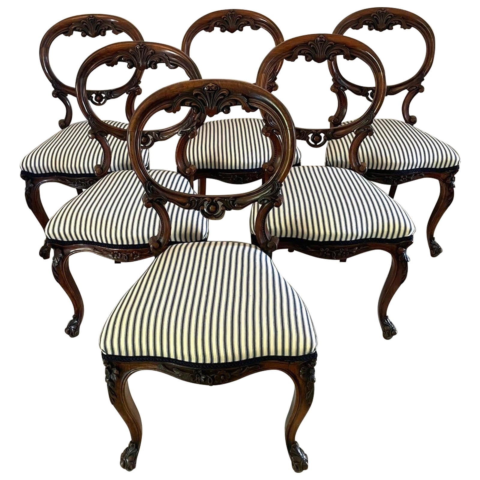 Ensemble de 6 chaises de salle à manger en noyer sculpté de l'Antiquité victorienne, d'une qualité exceptionnelle