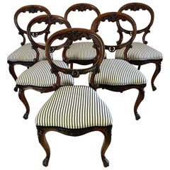 Ensemble de 6 chaises de salle à manger en noyer sculpté de l'Antiquité victorienne, d'une qualité exceptionnelle