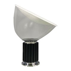 Italienische moderne schwarze Taccia Tischlampe von den Castiglioni Brüdern für Flos 1962