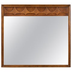 MCM Brutalist Broyhill Brasilia Premier Series 6130-05 Miroir en noyer sculpté