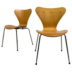 Pair of chairs mod. butterfly by Arne Jacobsen produced by Fritz Hansen, Denmark