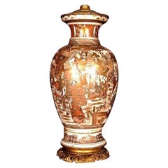 Lampe de table japonaise en porcelaine de style Louis XV du 19ème siècle