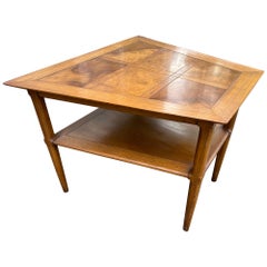 Charmanter Trapezförmiger Tomlinson Sophisticate Beistell-/Endtisch Mid-Century