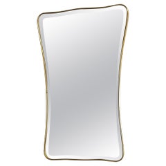 "Vintage Chic : Miroir iconique des années 1950' disponible