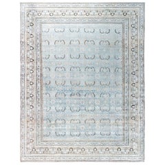 Doris Leslie Blauer antiker persischer Meshad-Teppich in Beige und Blau