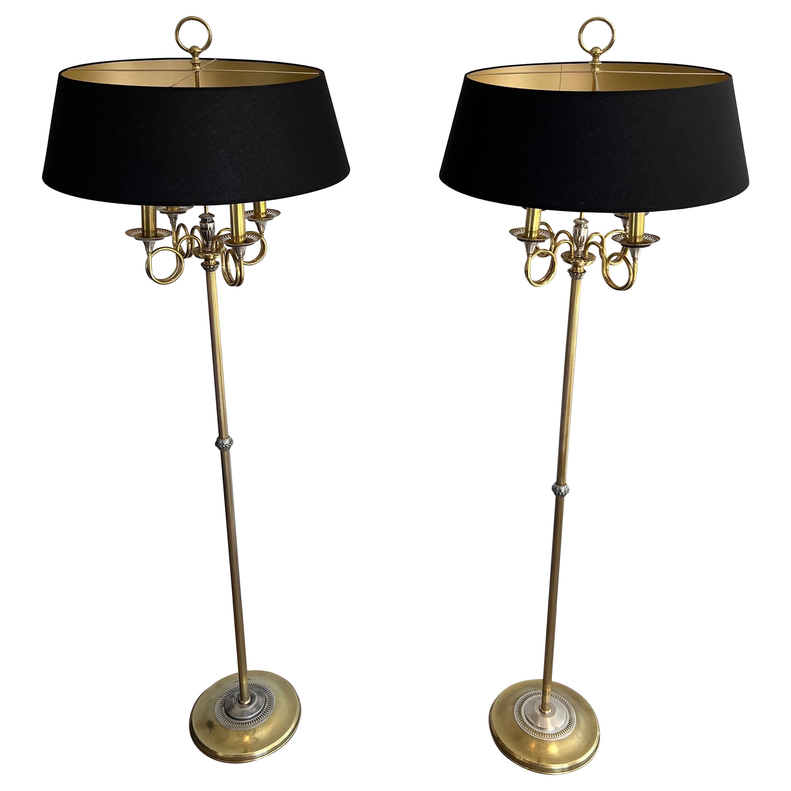 Paire de lampadaires néoclassiques en acier brossé et laiton dans le style de M. Charles en vente