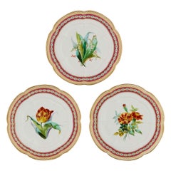 Set di tre piatti in porcellana inglese con fiori di Copeland