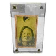 Photographie de portrait d'un taureau assis signée Native American Indian Cabinet-Card