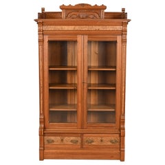 Librería Victoriana Antigua de Nogal Burilado Estilo Herter Brothers, Década de 1860