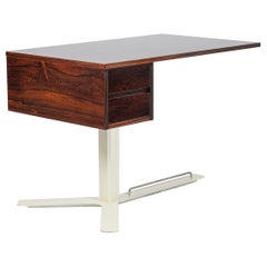 Escritorio minimalista fabricado por Sormani c1960
