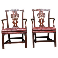 Ein Paar englische 18.  Sessel aus der Chippendale-Periode von George III. des Jahrhunderts. selten