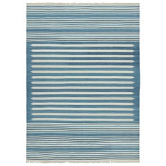 Alfombra Dhurrie Contemporánea de Rayas Azules y Blancas de Rug & Kilim