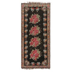 Bessarabischer Kelim in sattem Brown mit Blumenmustern, von Rug & Kilim