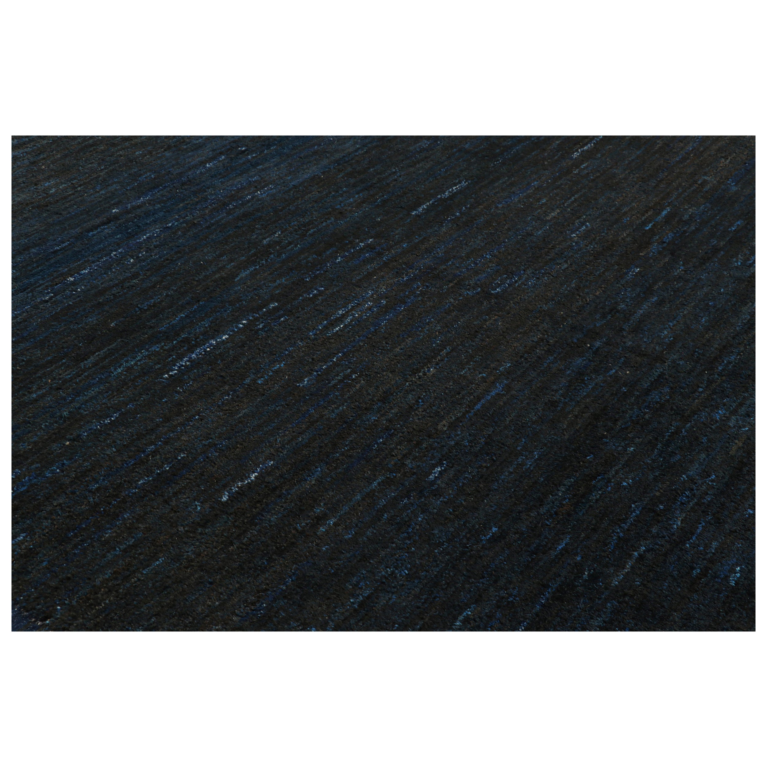 Tapis Contemporary Textural de Rug & Kilim dans les tons bleu foncé et rayures
