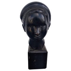 Nguyen Thanh Le bronze sculpture