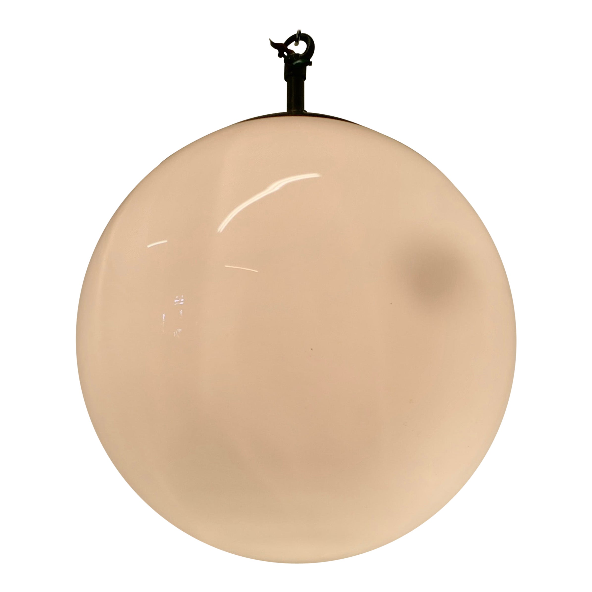 Lampada a sospensione in vetro opalino Art Deco Globe,   Questo bel pezzo è dotato di