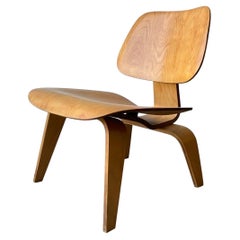Vintage Eames LCW in Esche, Herman Miller, 1951