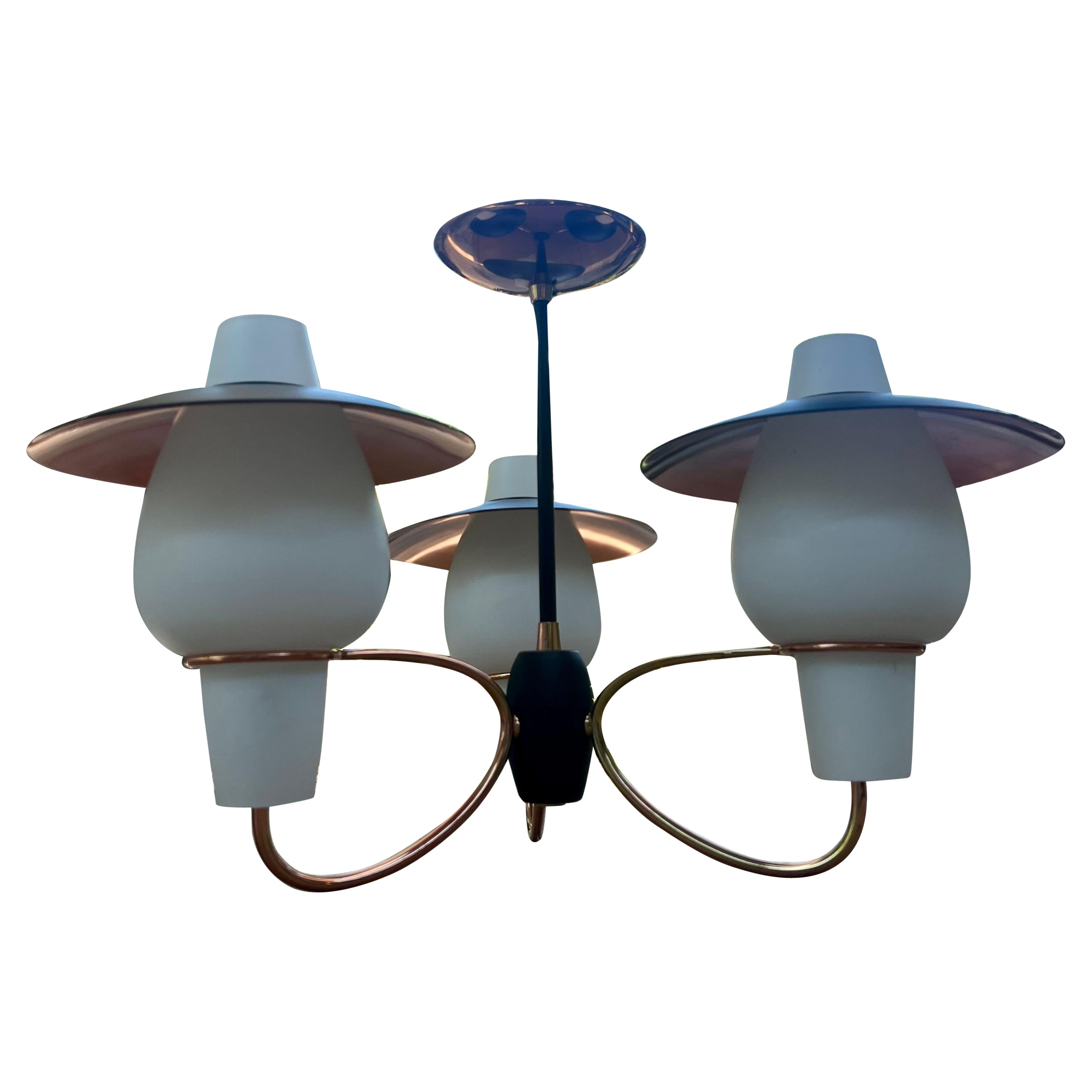 Lampadario moderno danese a tre bracci in rame e vetro opalino