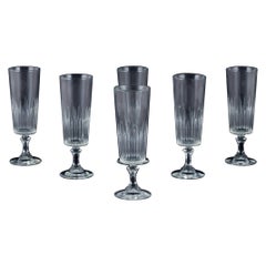 Six flûtes de champagne suédoises en verre transparent. Ca. 1930s.