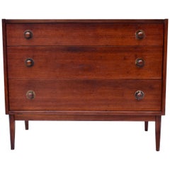 Junggesellenkommode aus Nussbaum aus der Mitte des Jahrhunderts von Jack Cartwright für Founder's Furniture