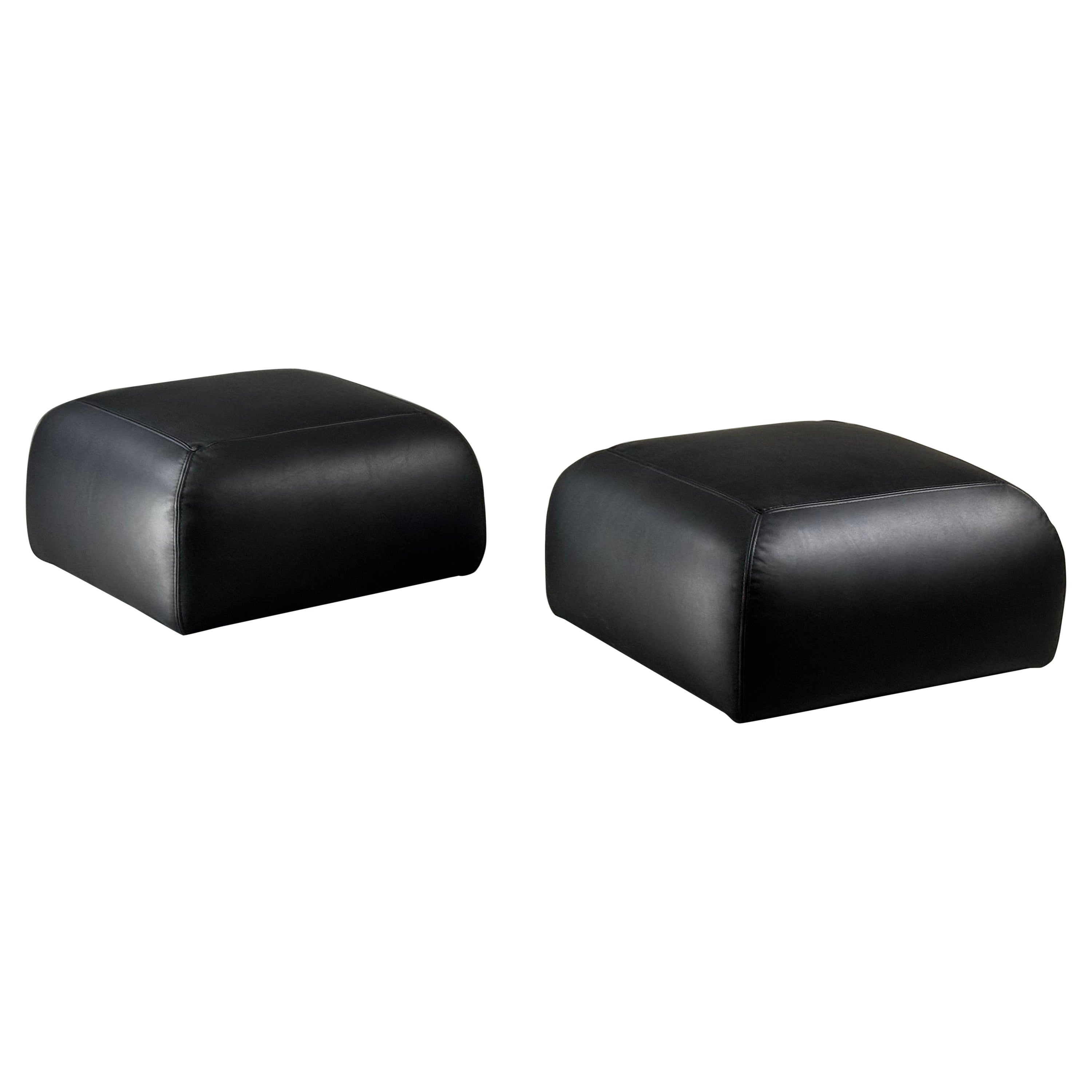 Pouf en cuir noir des années 1960, ensemble de 2
