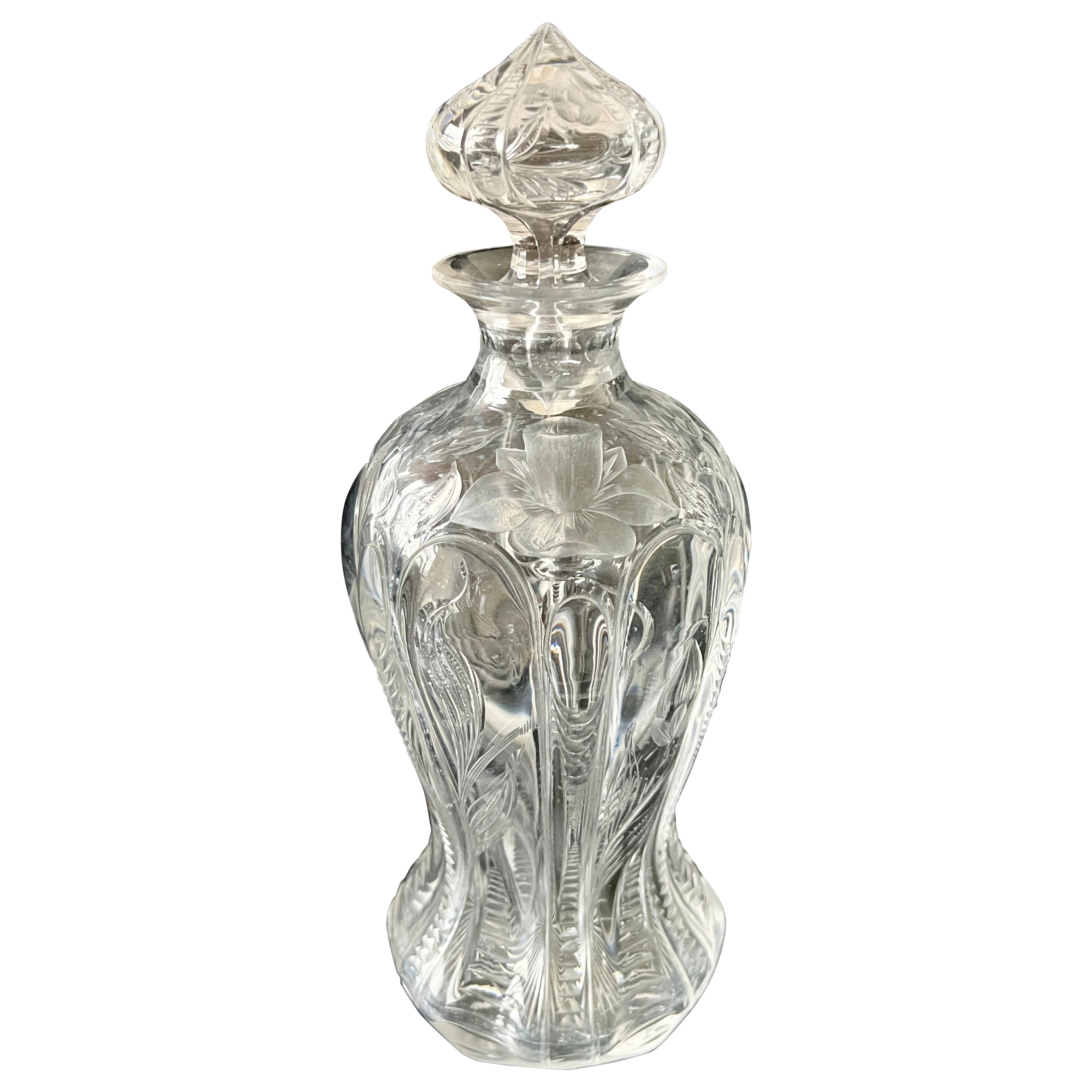 Firma Stevens & Williams Jarra de cristal soplado a mano con narcisos grabados