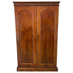 Armoire ancienne en acajou figuré de qualité victorienne