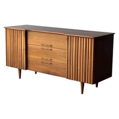 Credenza in noce di metà secolo United
