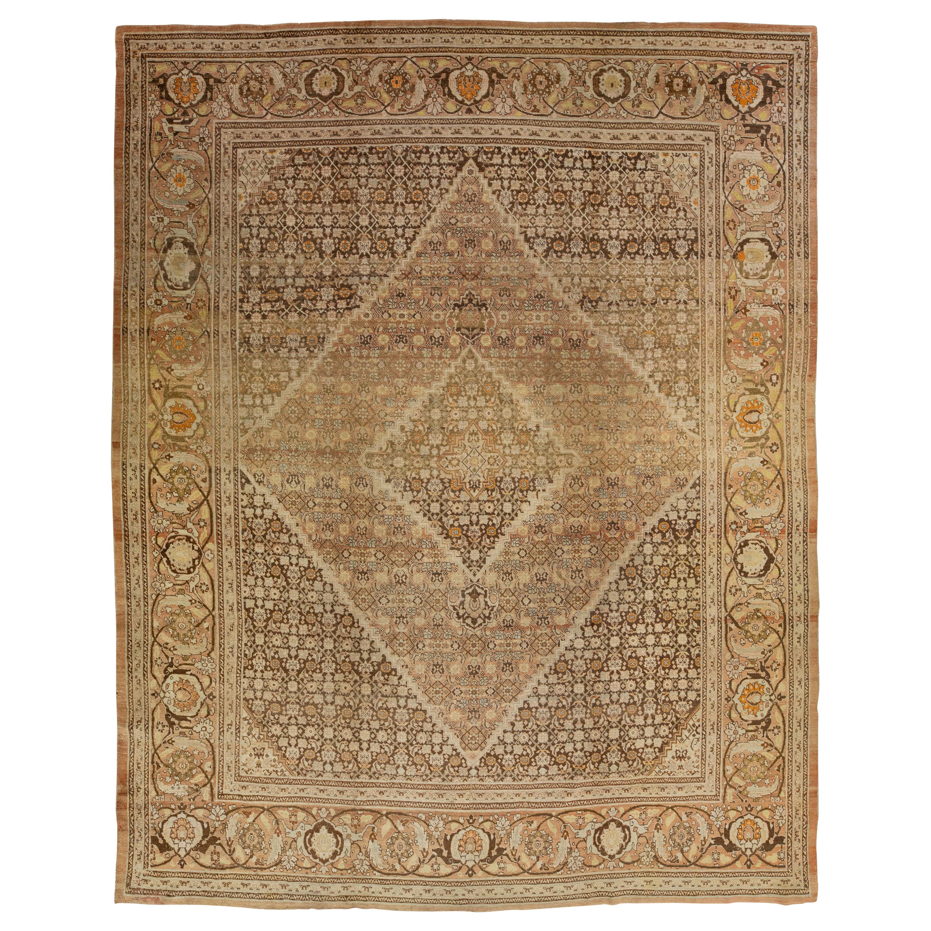 Room Size Antique Persian Tabriz Design amne Wool Rug In Brown From The 1900s (Tapis de laine perse design/One en brun des années 1900)