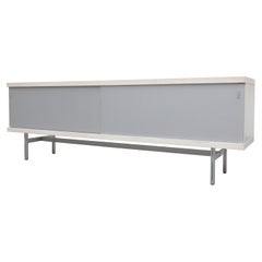 Rare crédence sur pied du milieu du siècle de Horst Brüning en blanc et aluminium pour Behr