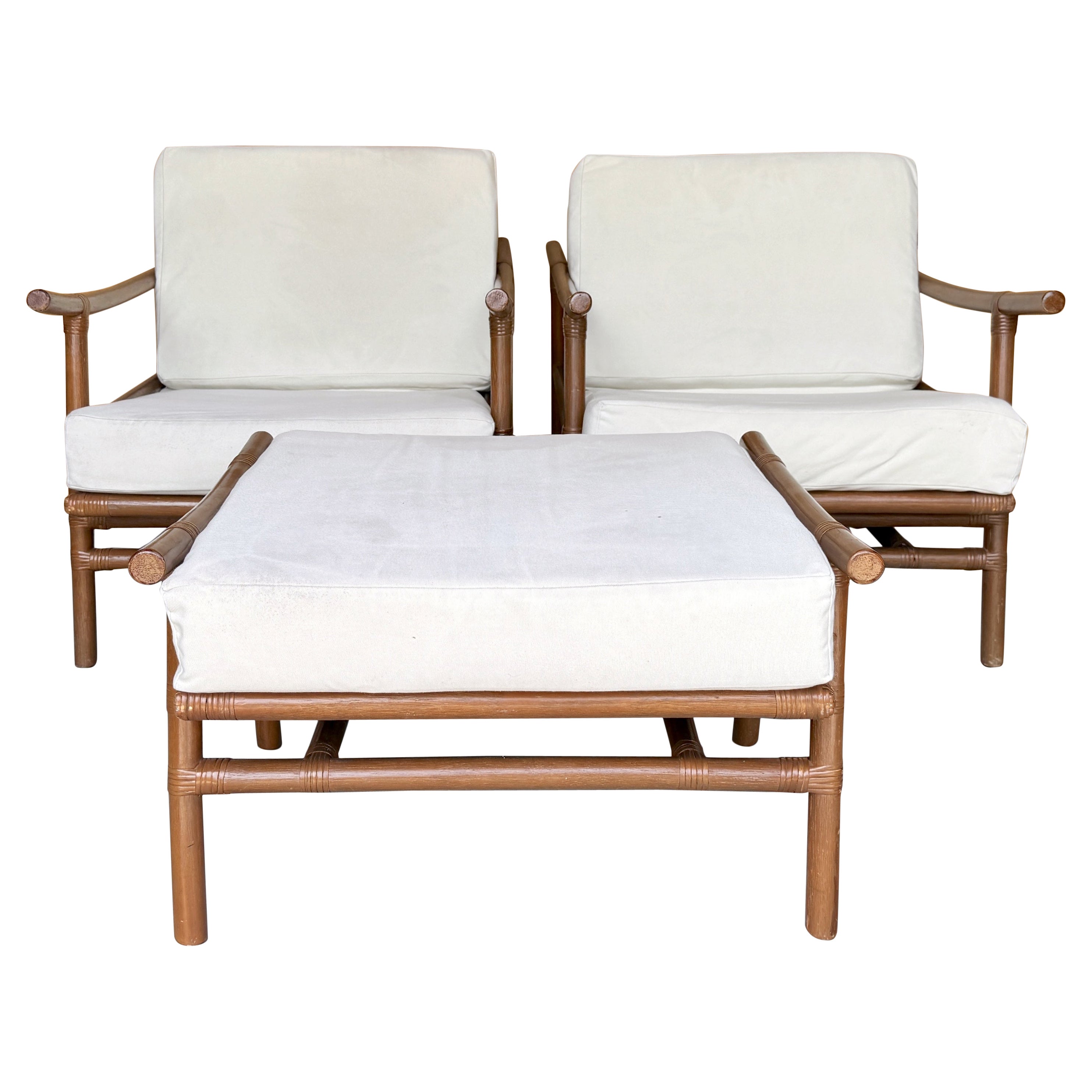 Paar Clubstühle aus dunklem Naturrattan mit Ottomane von Ficks Reed, 1960er Jahre (Moderne) im Angebot