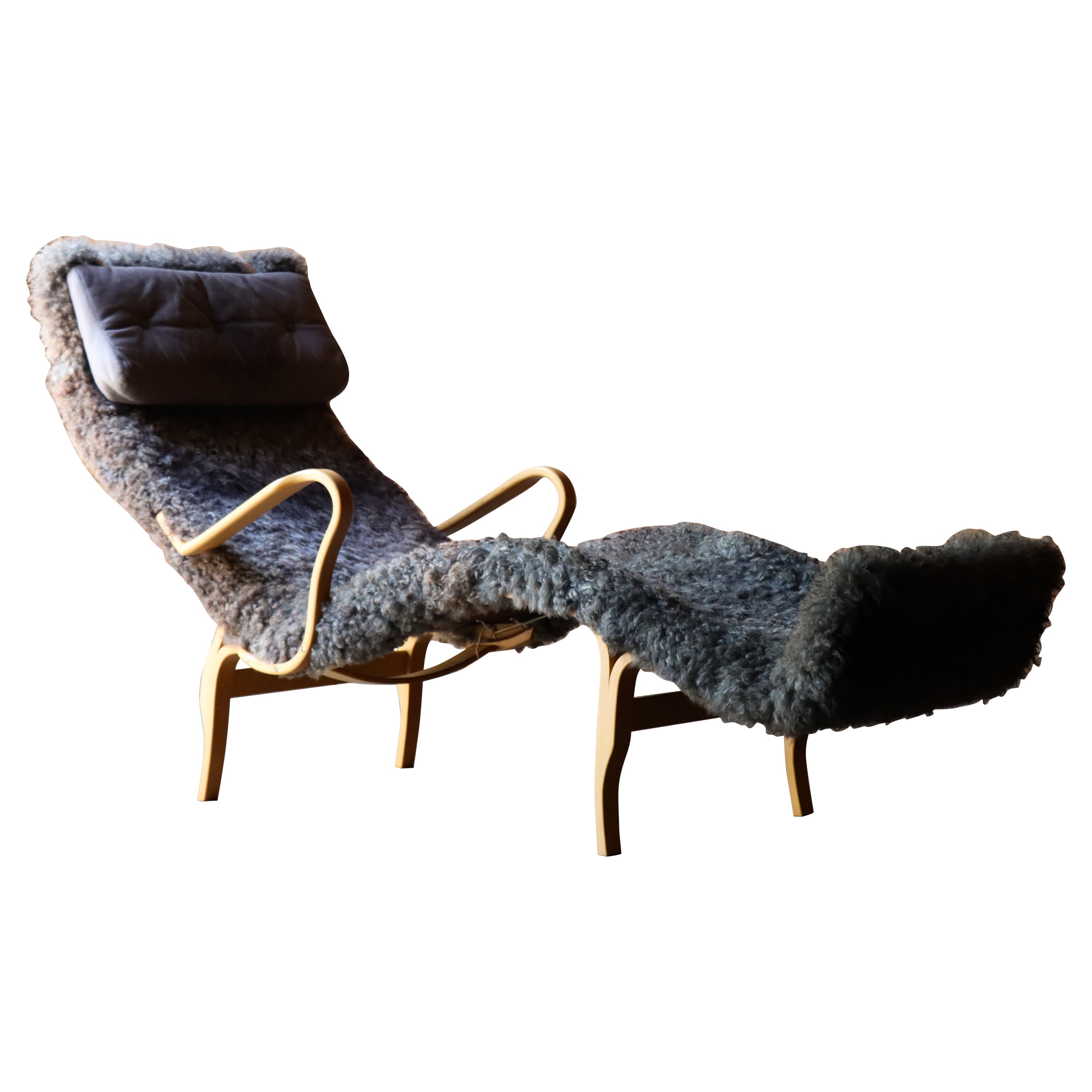 Bruno Mathsson 'Pernilla 3' Chaise Lounge, Dux of Sweden, Schafwolle/Leder