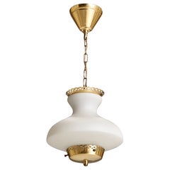 Diseñador sueco, lámpara colgante, latón, cristal, Suecia, años 1950