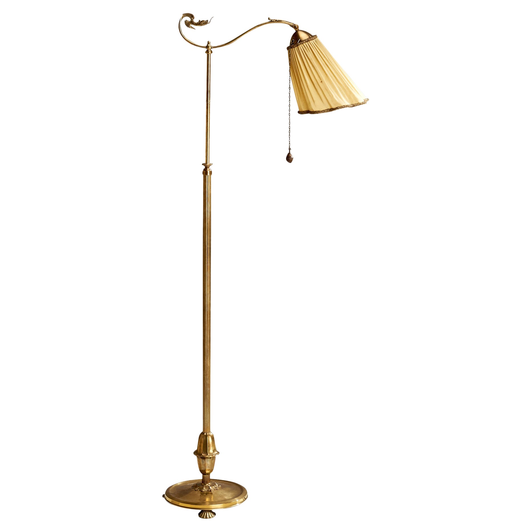 Lampada da terra di design svedese, ottone, tessuto, Svezia, anni '1930