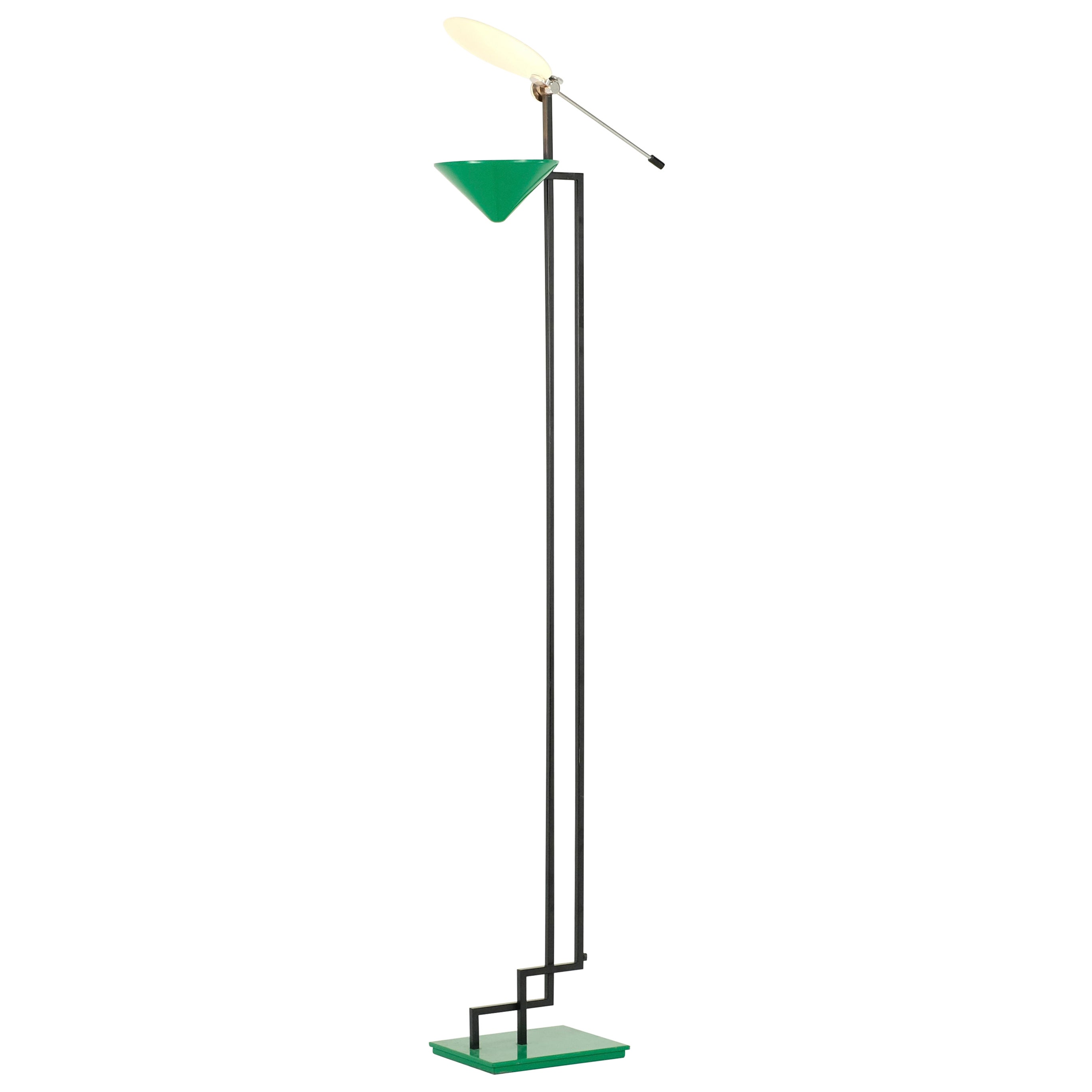 Italienische grüne und schwarze Stehlampe - 1970er Jahre im Angebot