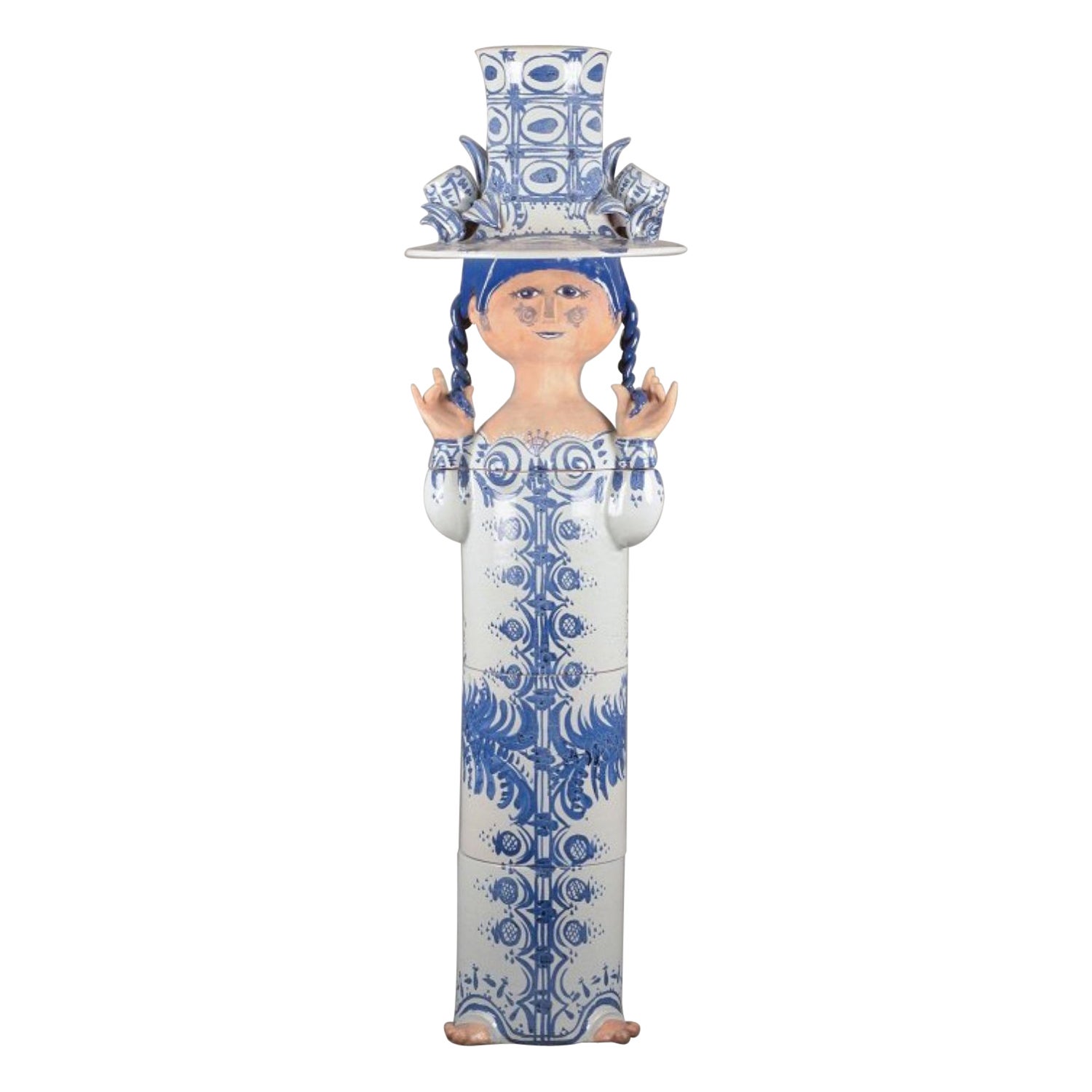 Bjørn Wiinblad. Sculpture colosale d'une fille avec un chapeau conçue pour contenir une plante.