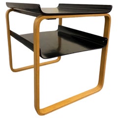 Elegante mesa auxiliar / revistero Alvar Aalto Model No. 75, Negro y abedul, Artek Años 60