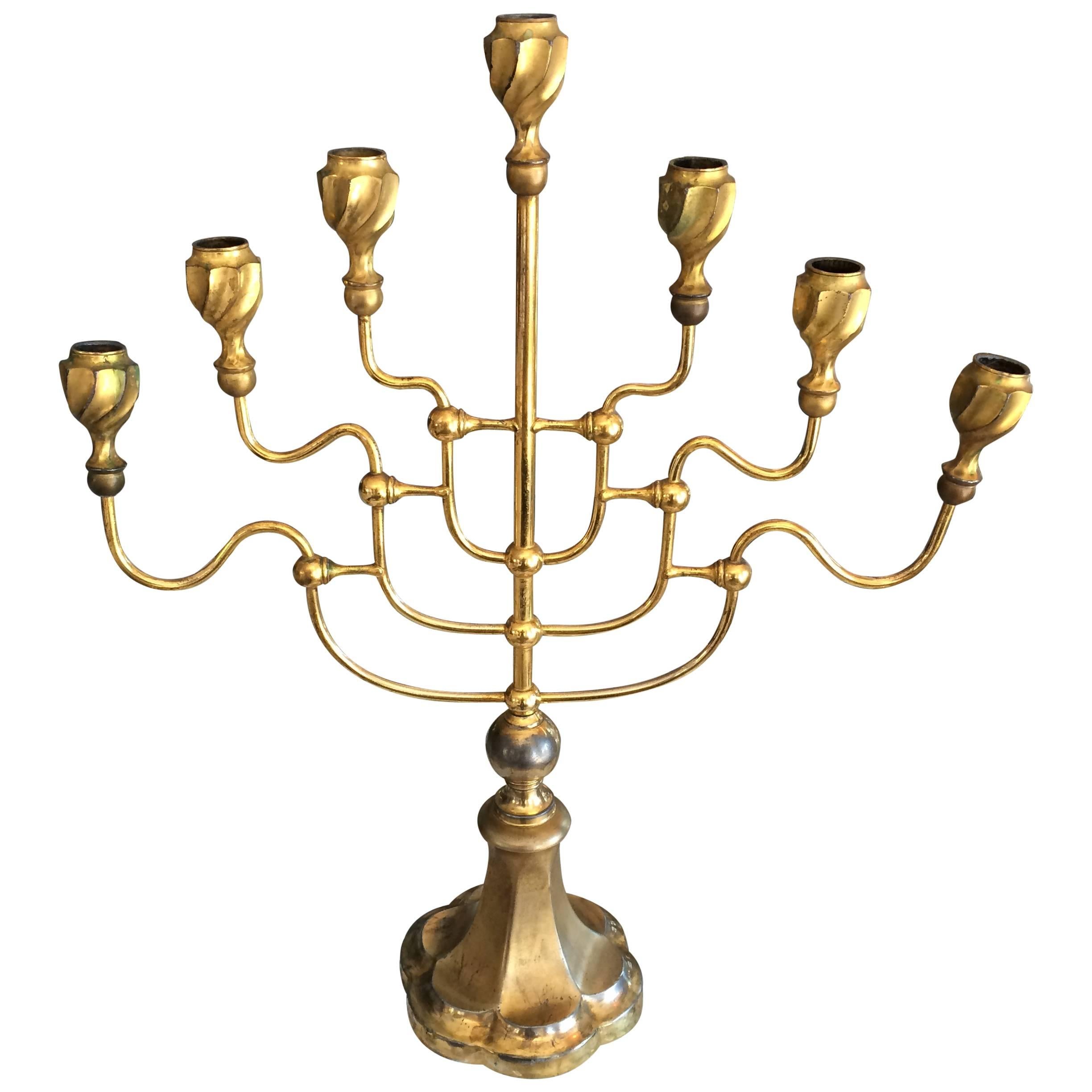 Menorah de temple en laiton des années 1950 en vente