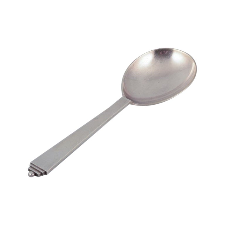 Cuchara piramidal Georg Jensen de plata de ley para servir.