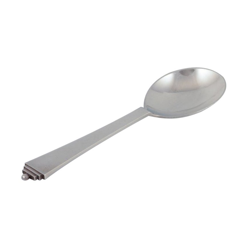 Georg Jensen. Cuchara piramidal para servir en plata de ley.