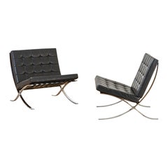 20° secolo Ludwig Mies Van Der Roher Coppia di sedute mod. MR90 Barcellona
