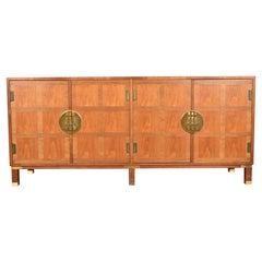 Michael Taylor per Baker Credenza in noce Hollywood Regency Chinoiserie