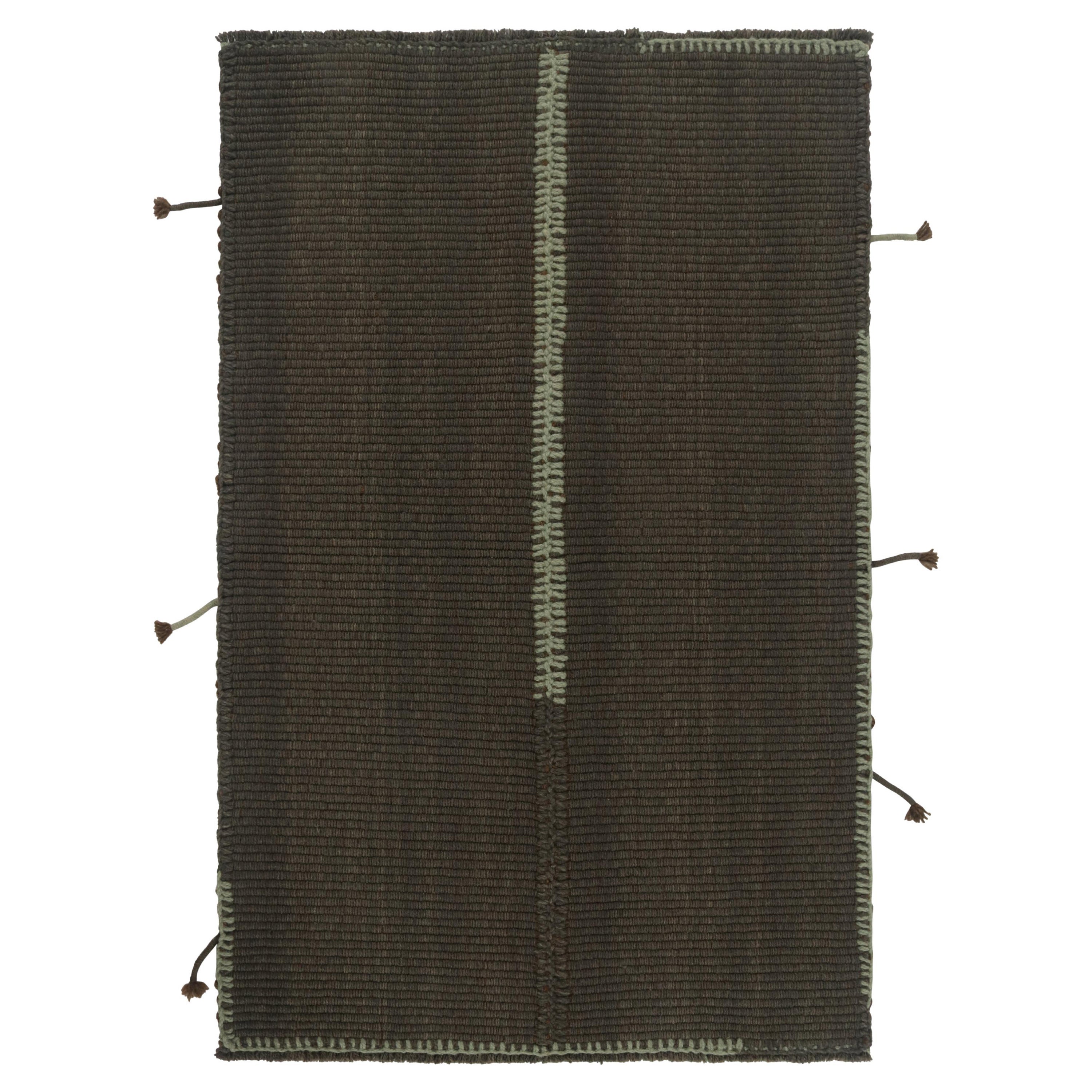 Rug & Kilim è un kilim contemporaneo in grigio con accenti marroni e azzurri.