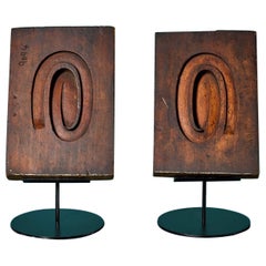 Dos moldes antiguos de madera tallada para volutas Ex. Colección Tucker